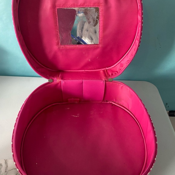 Round Barbie cosmetics case - Picture 2 of 3